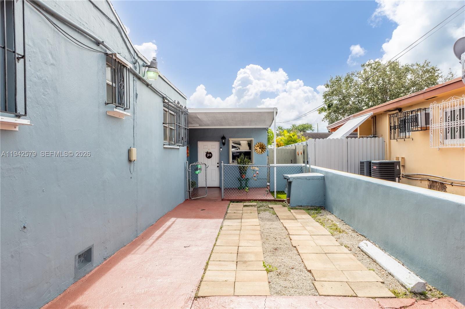 2818 SW 2nd St Miami, FL 33135