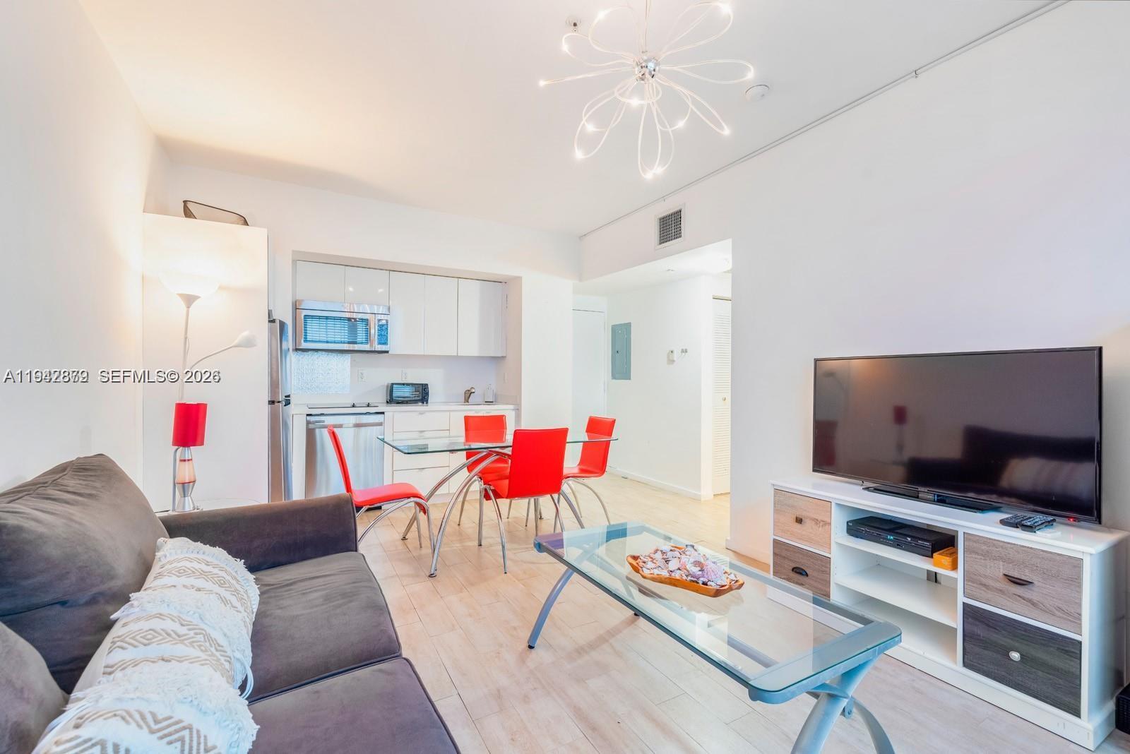 1611 Meridian Ave #203