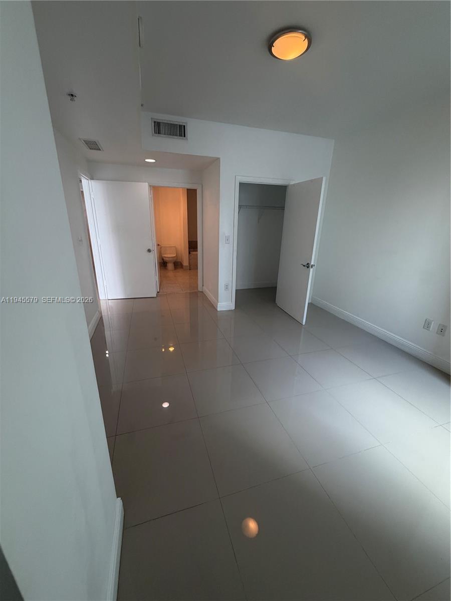 image Vizcayne North13