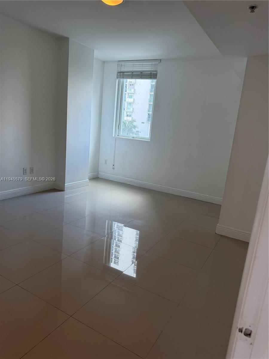 image Vizcayne North14