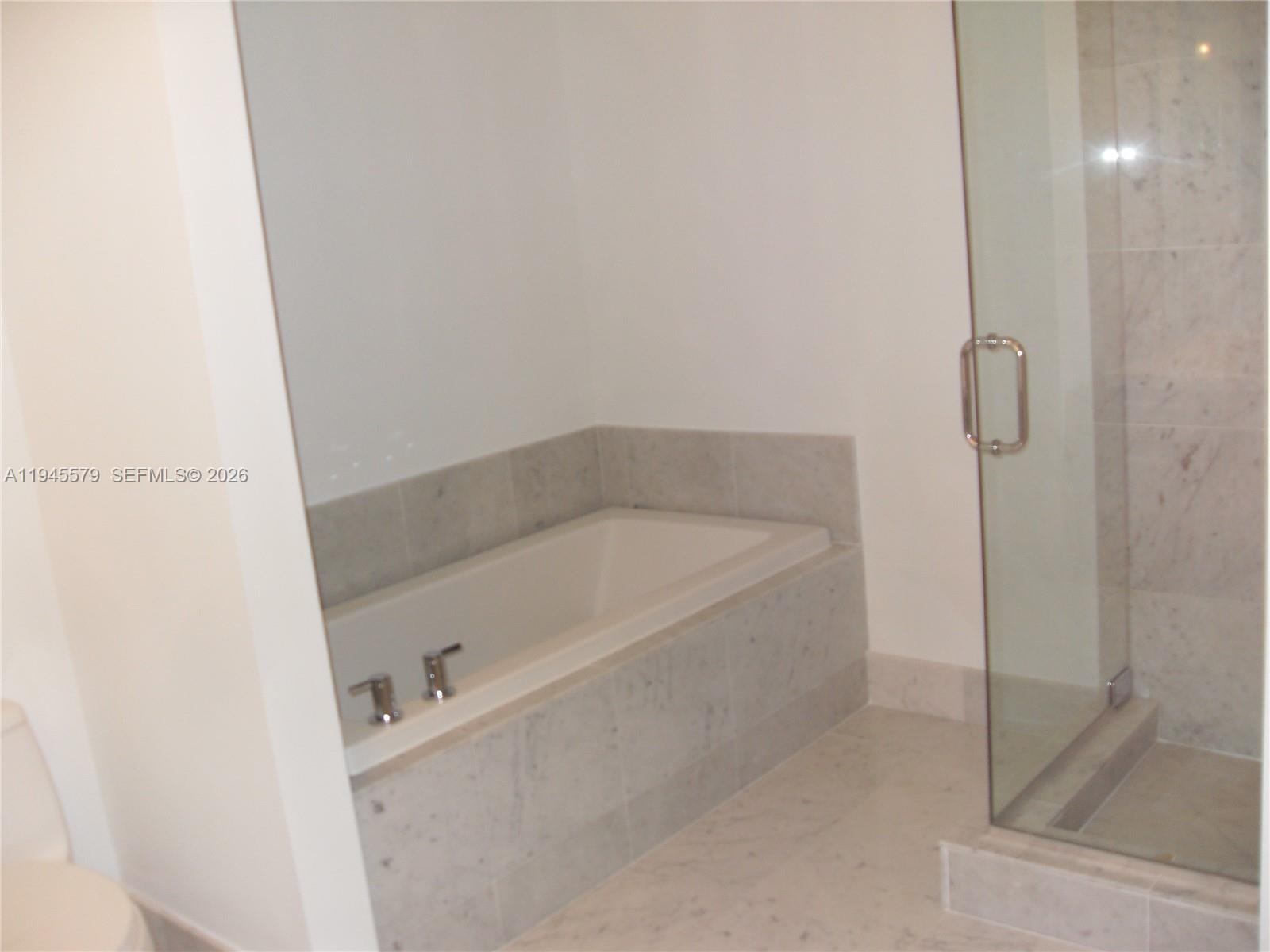 image Vizcayne North21