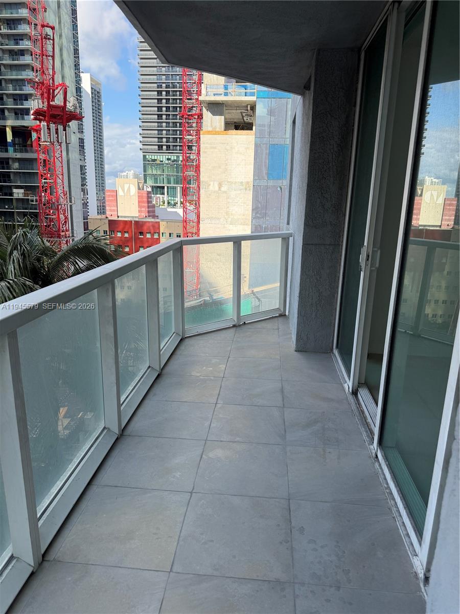 image Vizcayne North25