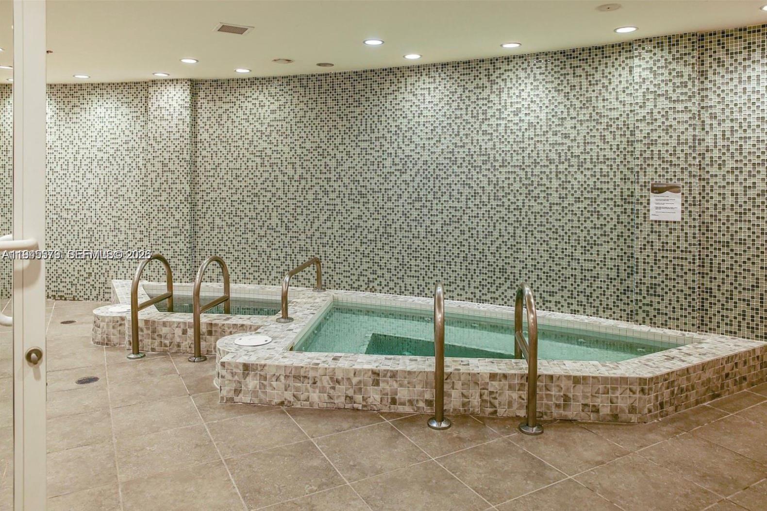 image Vizcayne North39