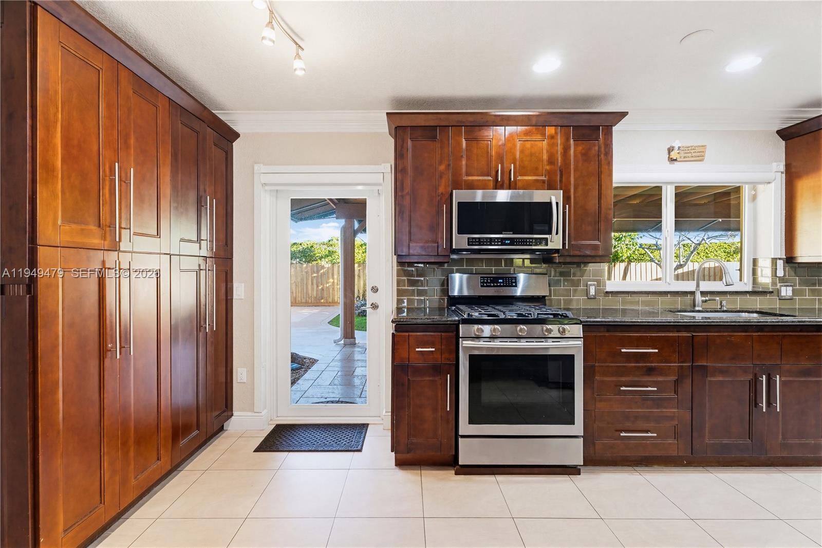 9461 SW 31st Ter Miami, FL 33165