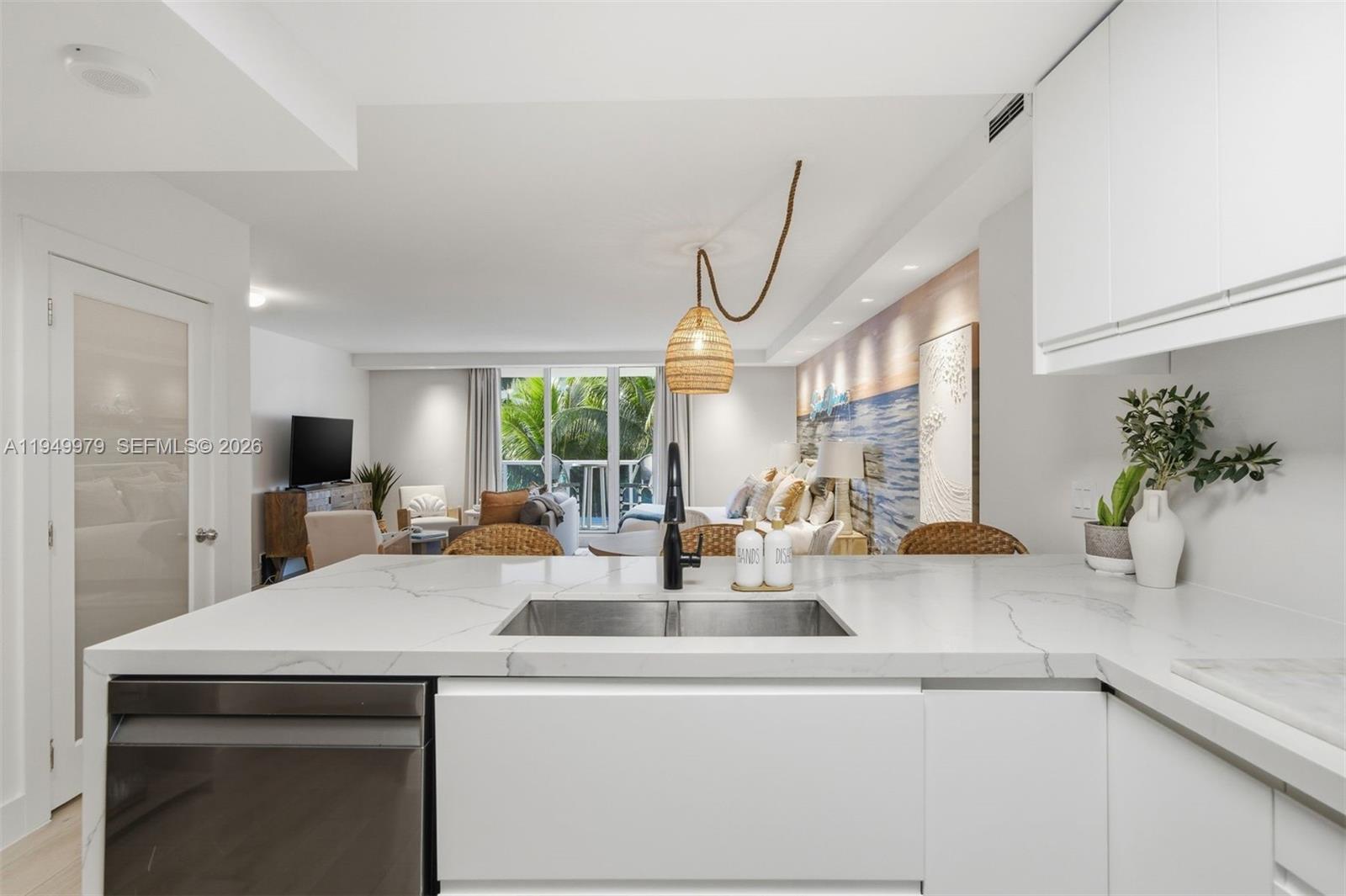 2301 Collins Ave #329 Miami Beach, FL 33139