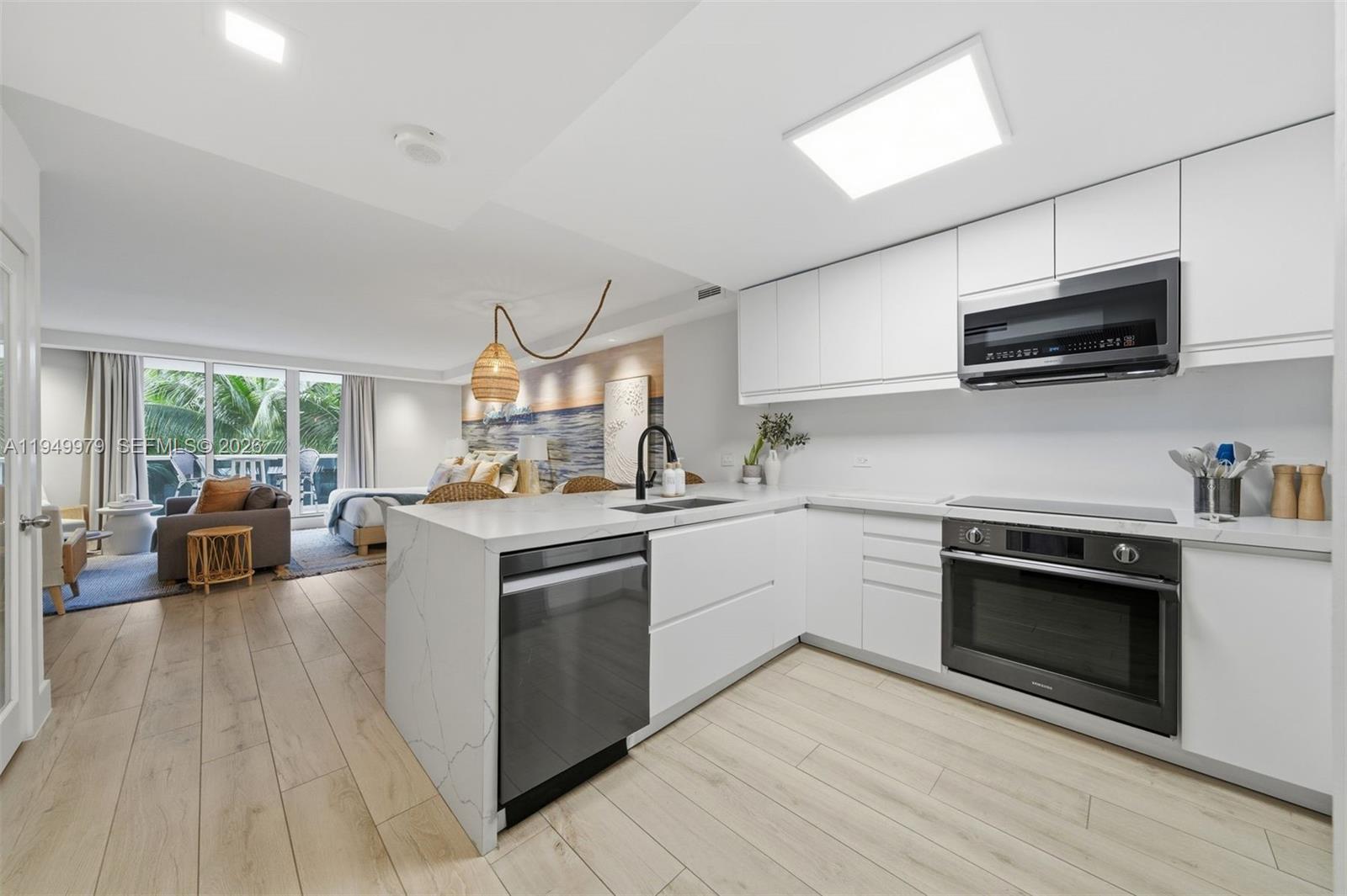 2301 Collins Ave #329 Miami Beach, FL 33139