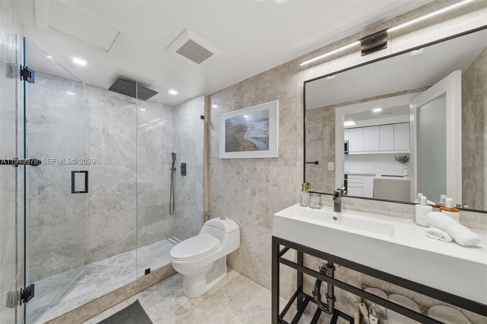 2301 Collins Ave #329 Miami Beach, FL 33139