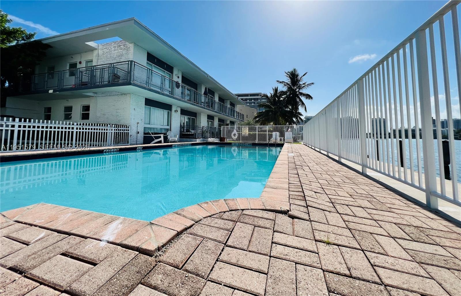 946 Bay Dr #4 Miami Beach, FL 33141