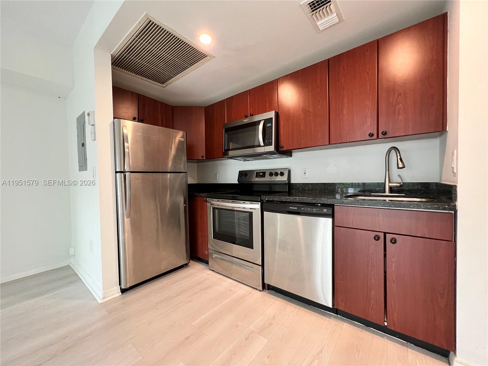 946 Bay Dr #4 Miami Beach, FL 33141