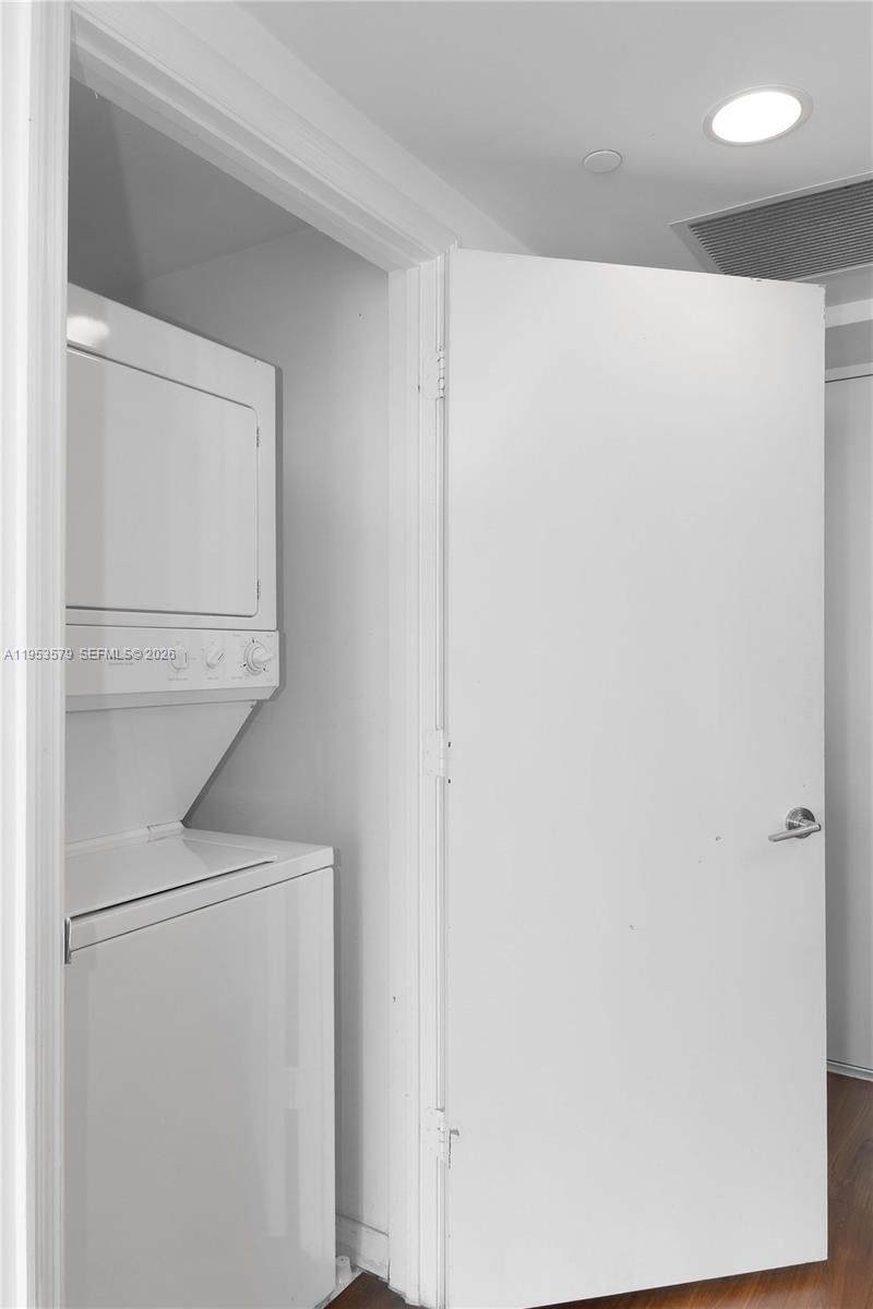 image 500 Brickell West15