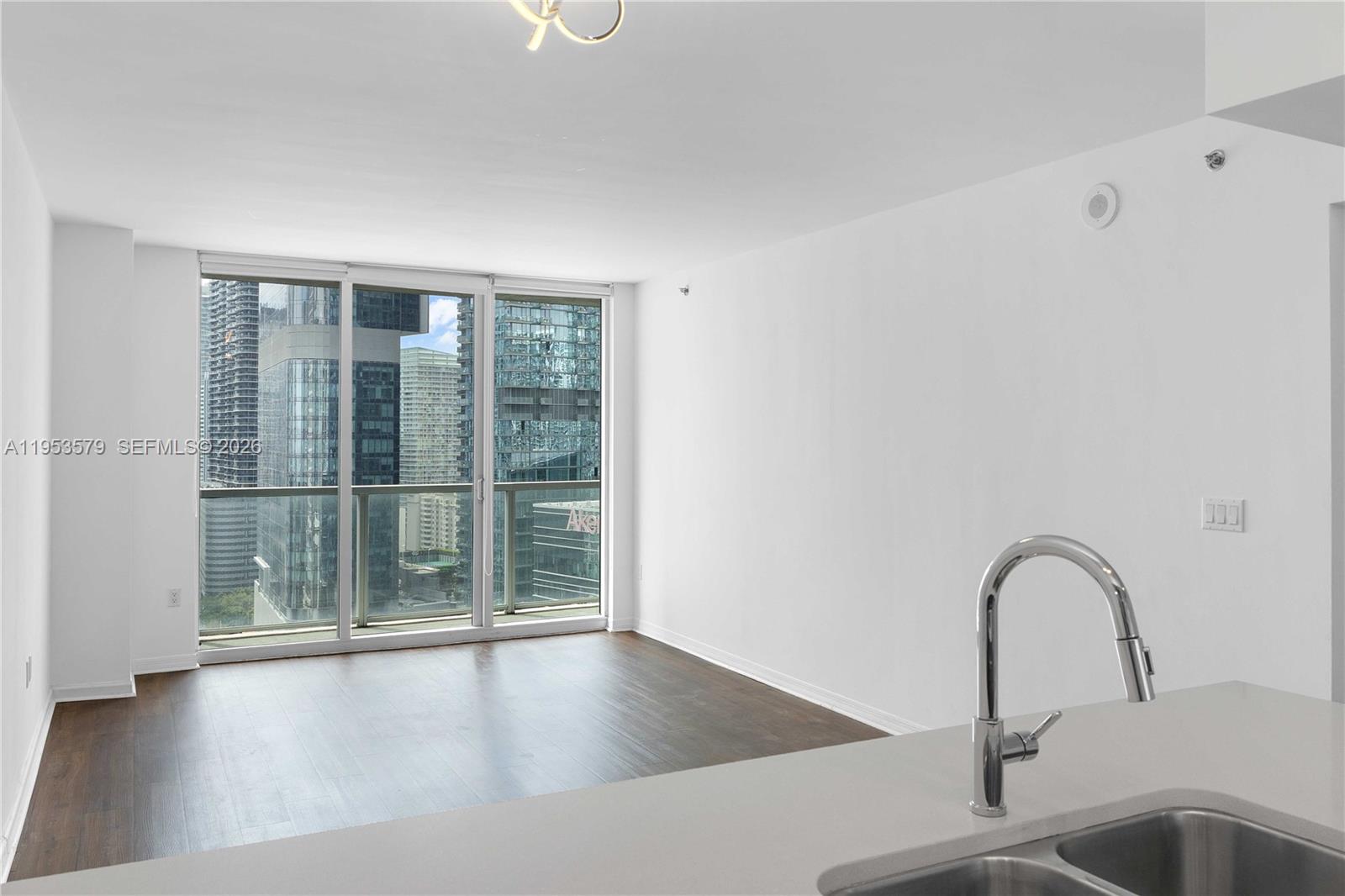 image 500 Brickell West3