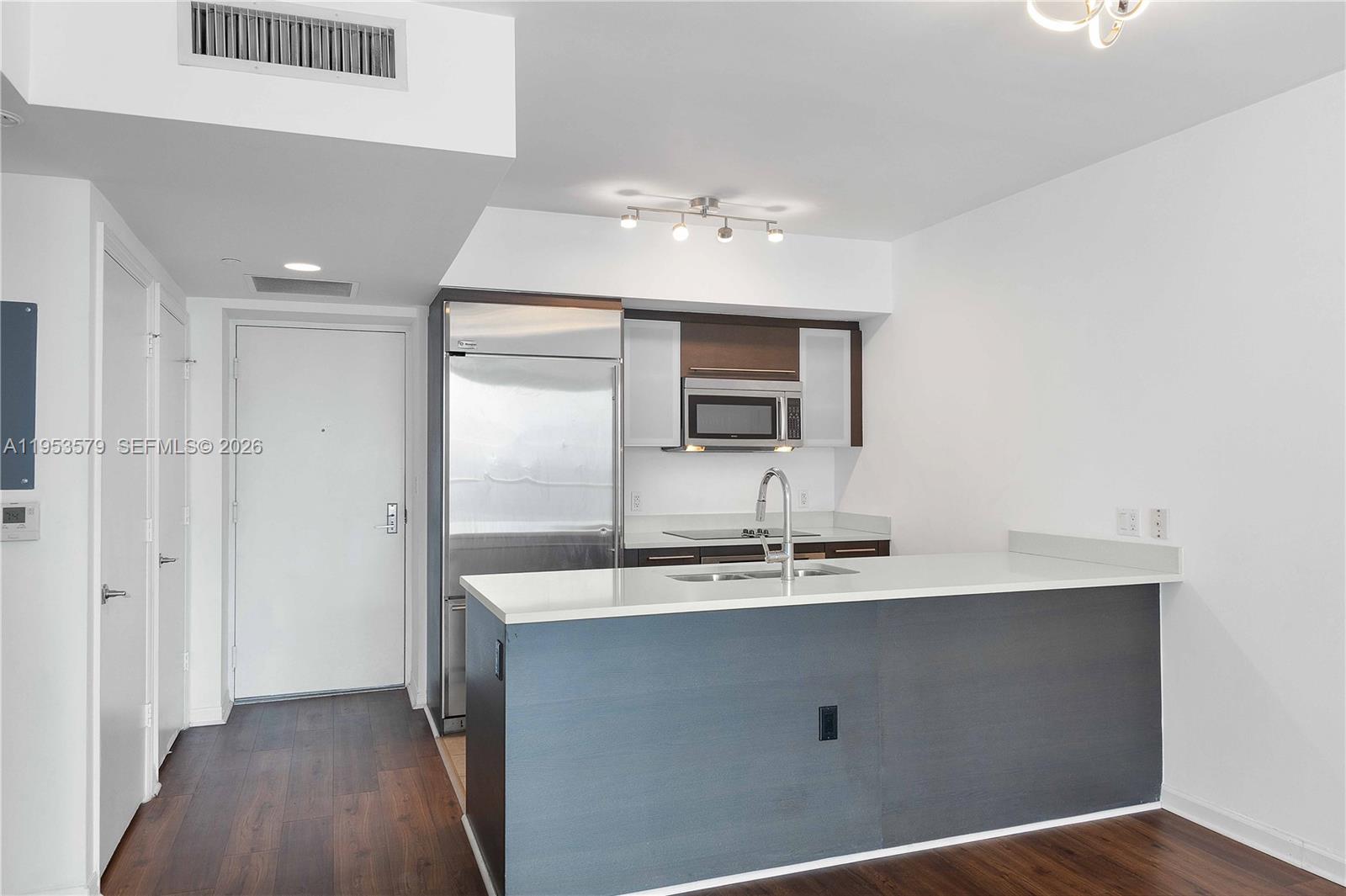 image 500 Brickell West6