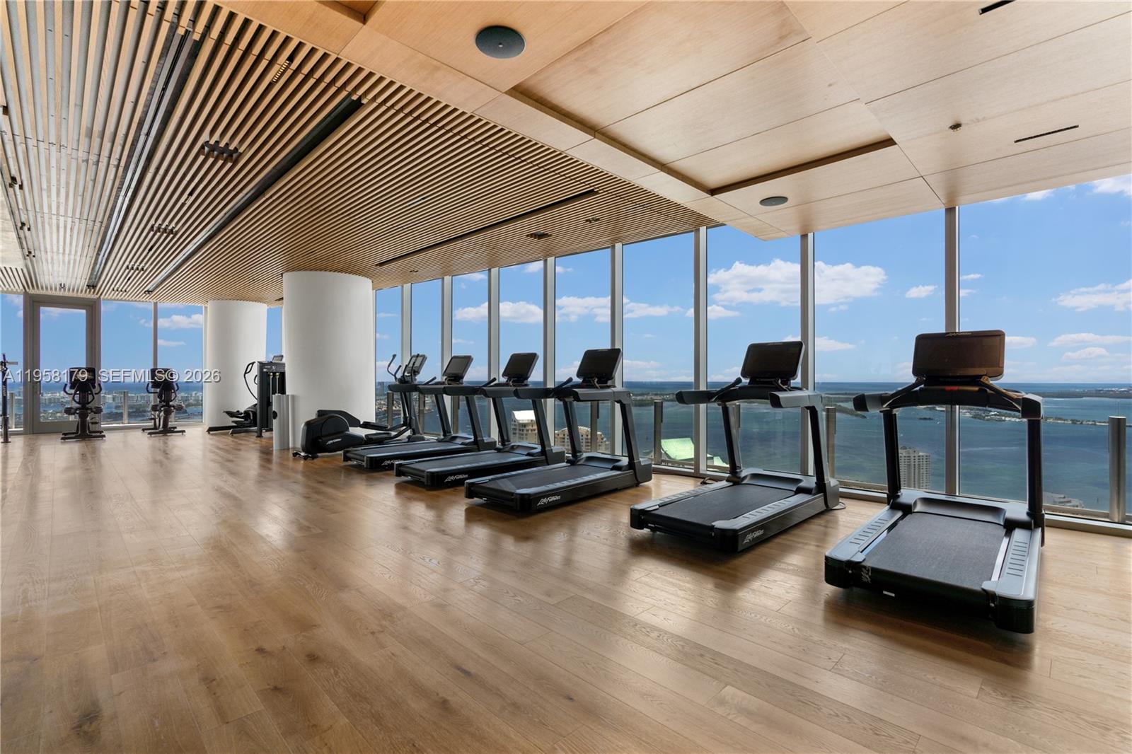 image Aston Martin Residences34