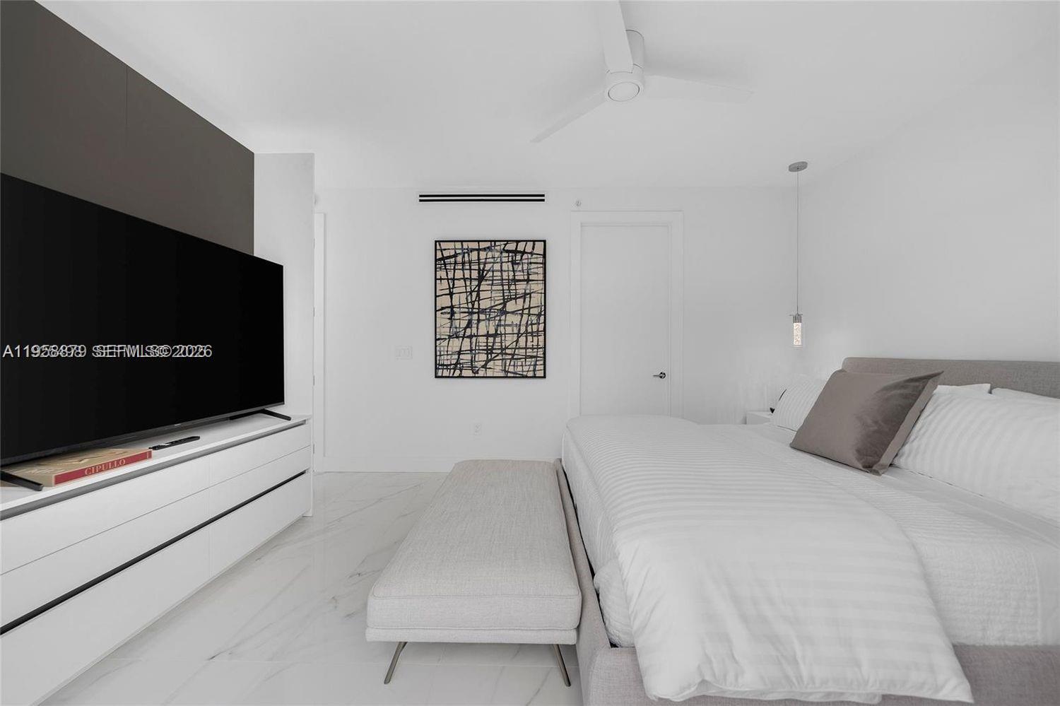 image Continuum South Beach South Tower24