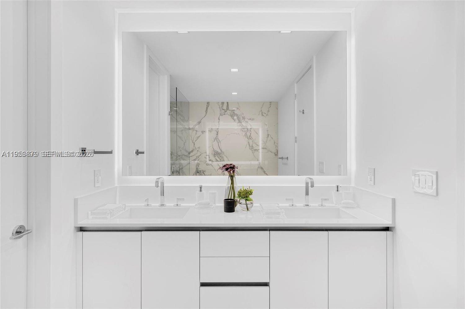 image Continuum South Beach South Tower28