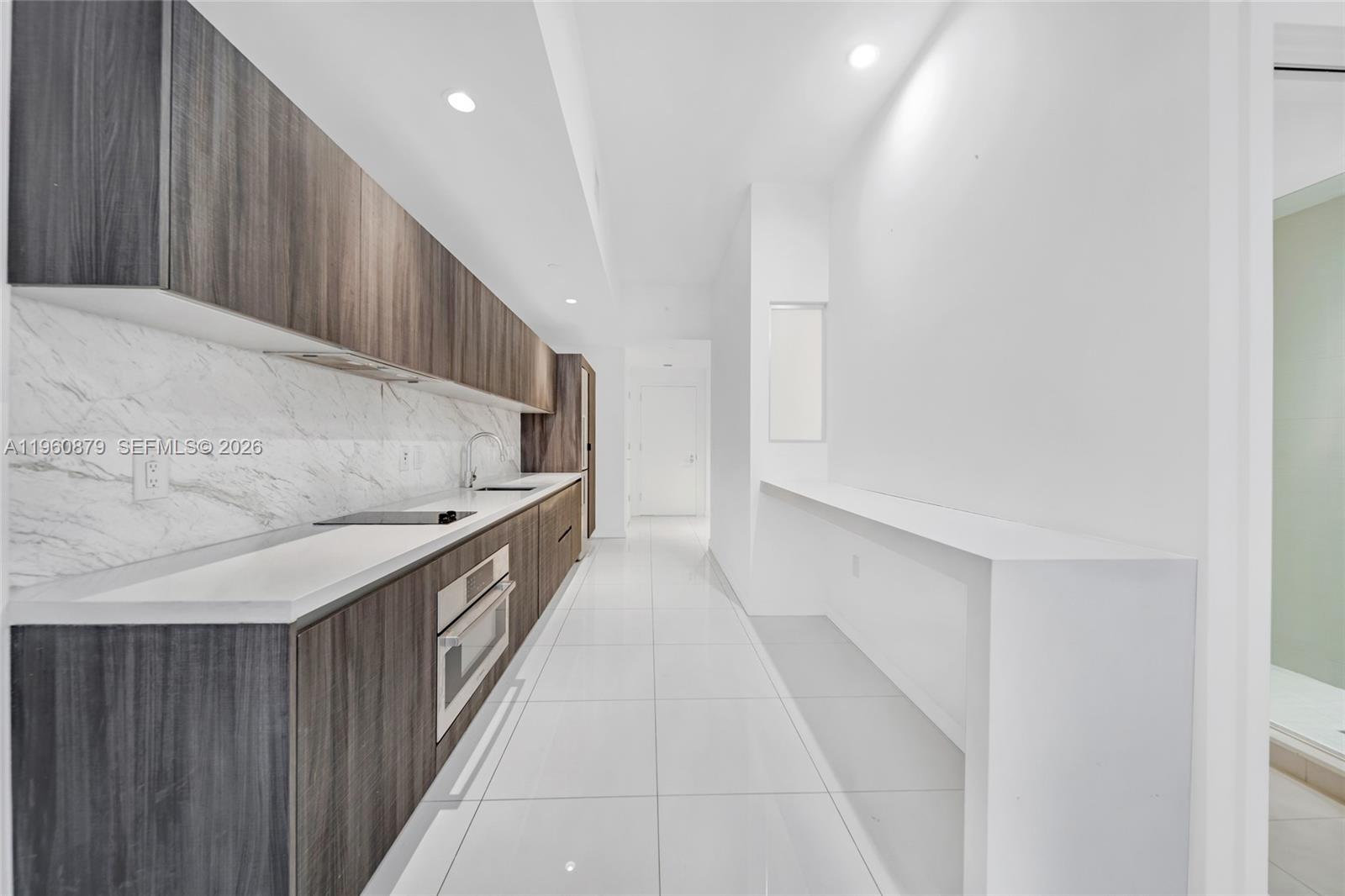 851 NE 1st Ave #204 Miami, FL 33132