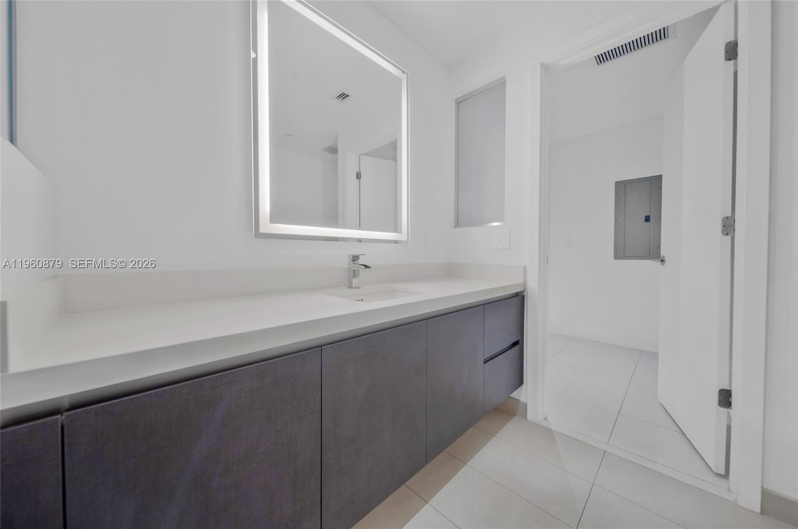 851 NE 1st Ave #204 Miami, FL 33132