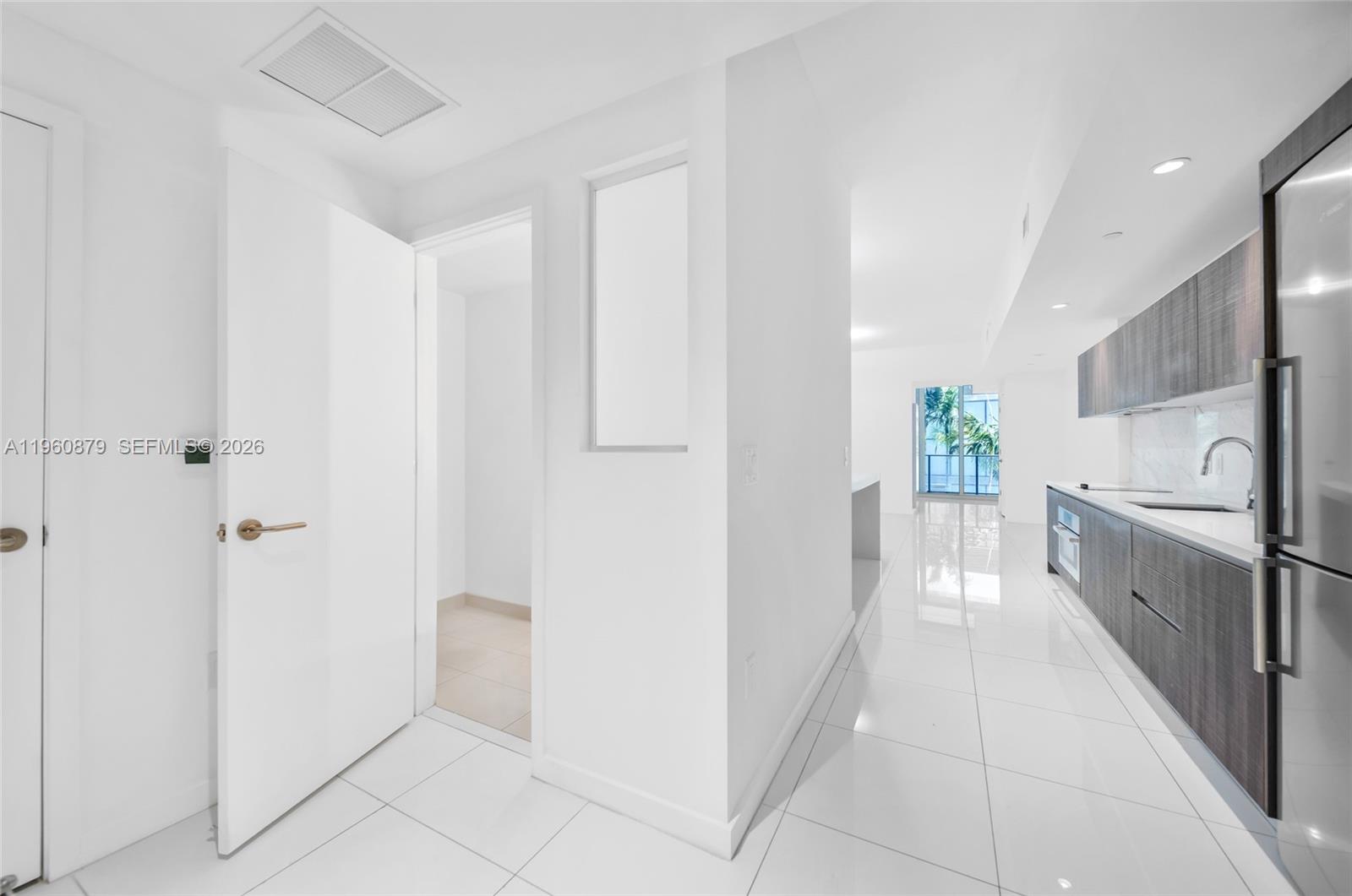 851 NE 1st Ave #204 Miami, FL 33132