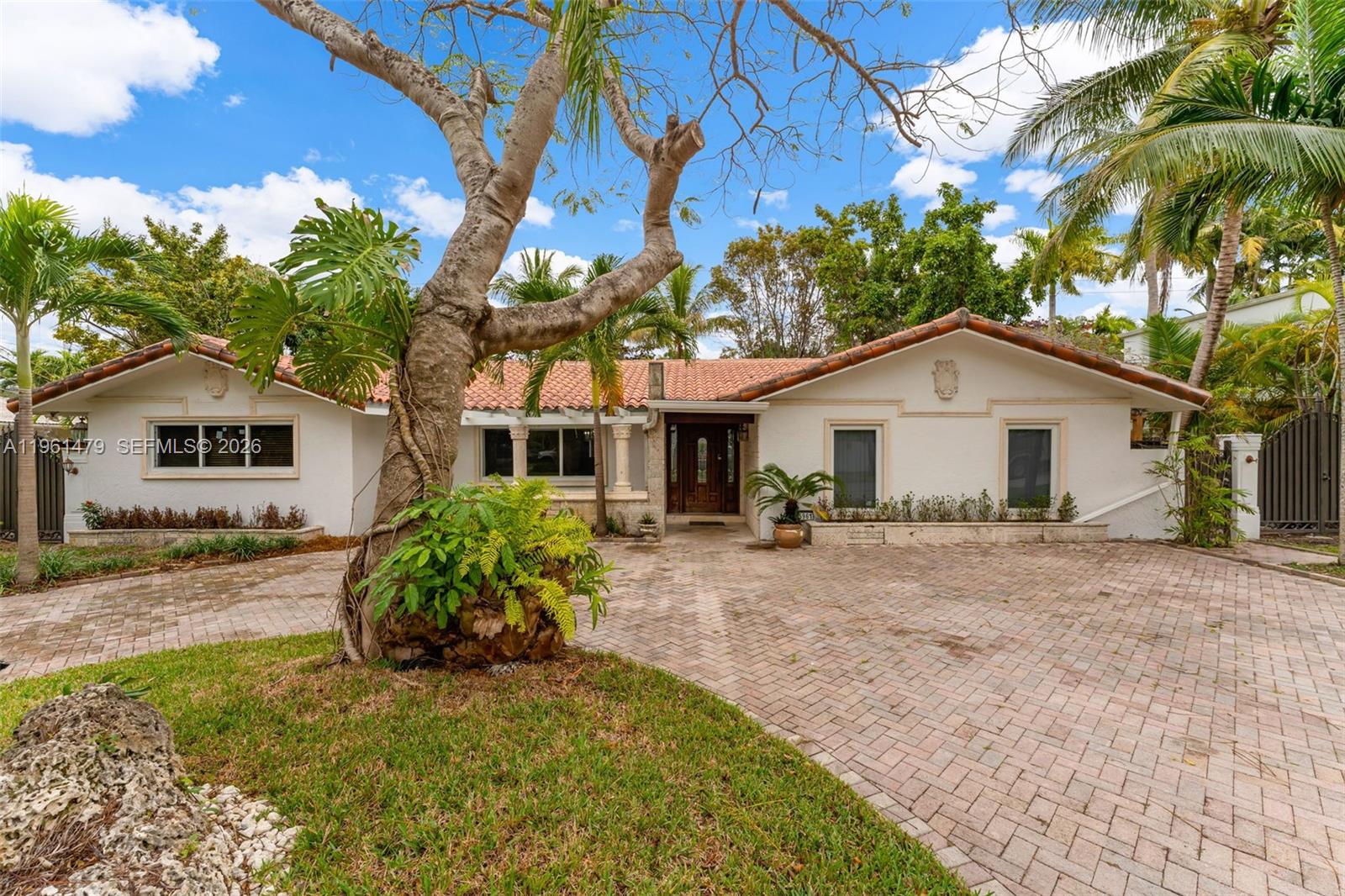 5961 SW 56th Ter South Miami, FL 33143