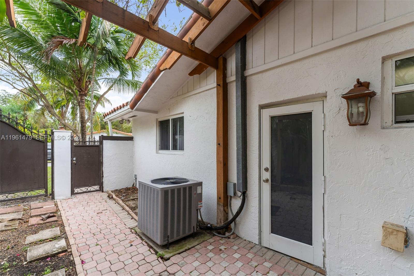 5961 SW 56th Ter South Miami, FL 33143