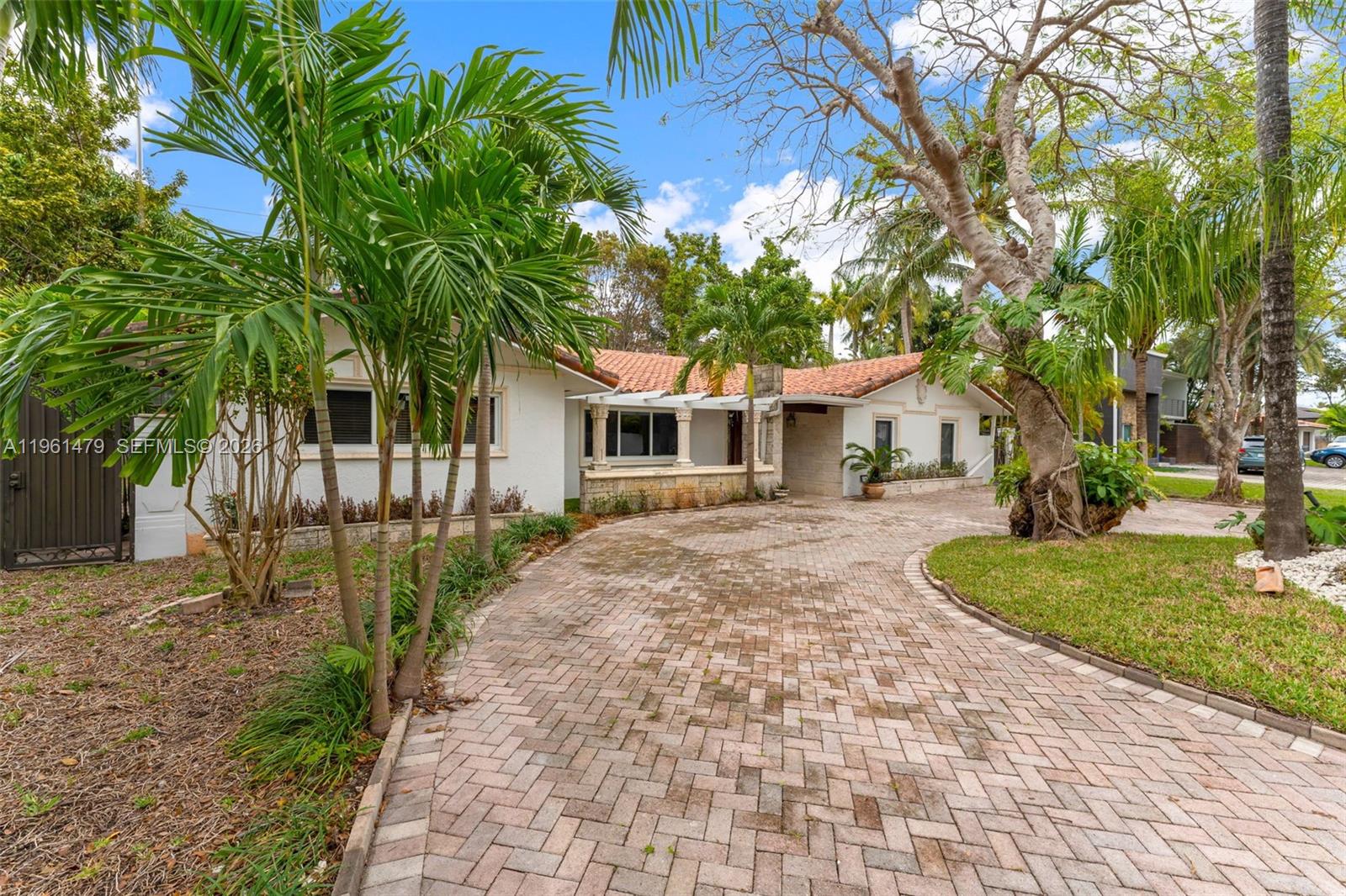 5961 SW 56th Ter South Miami, FL 33143
