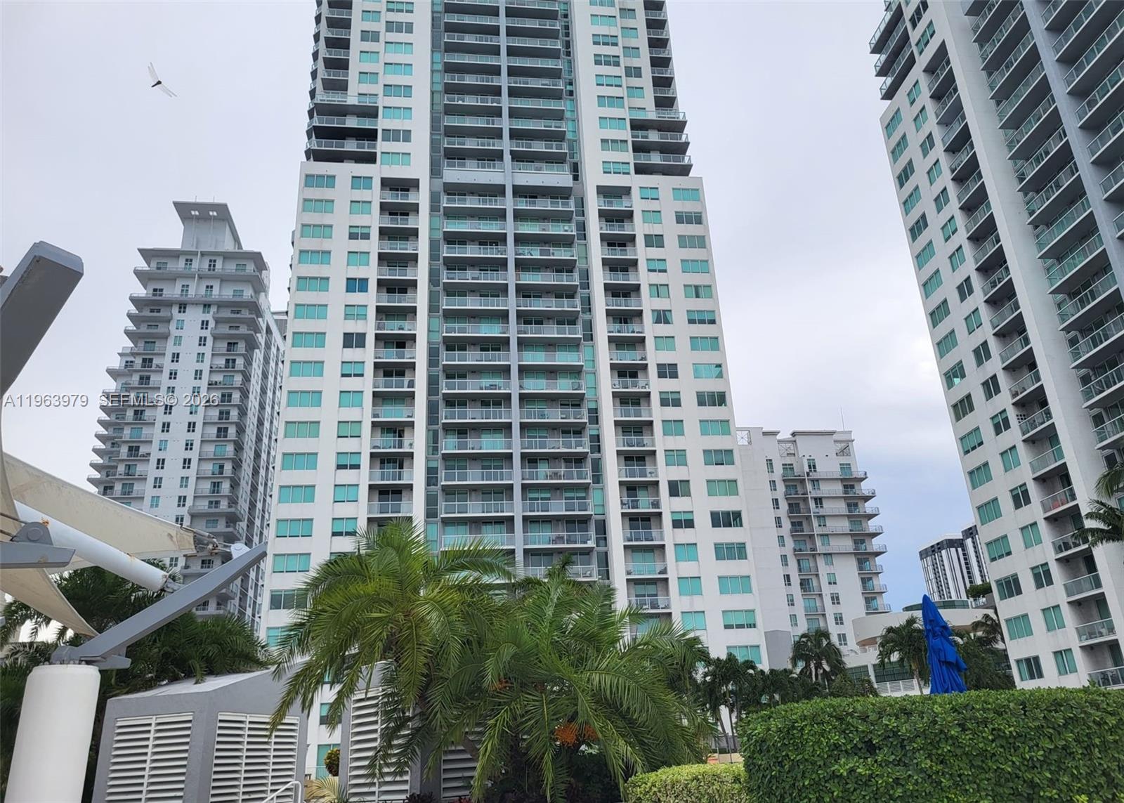 image Vizcayne South15