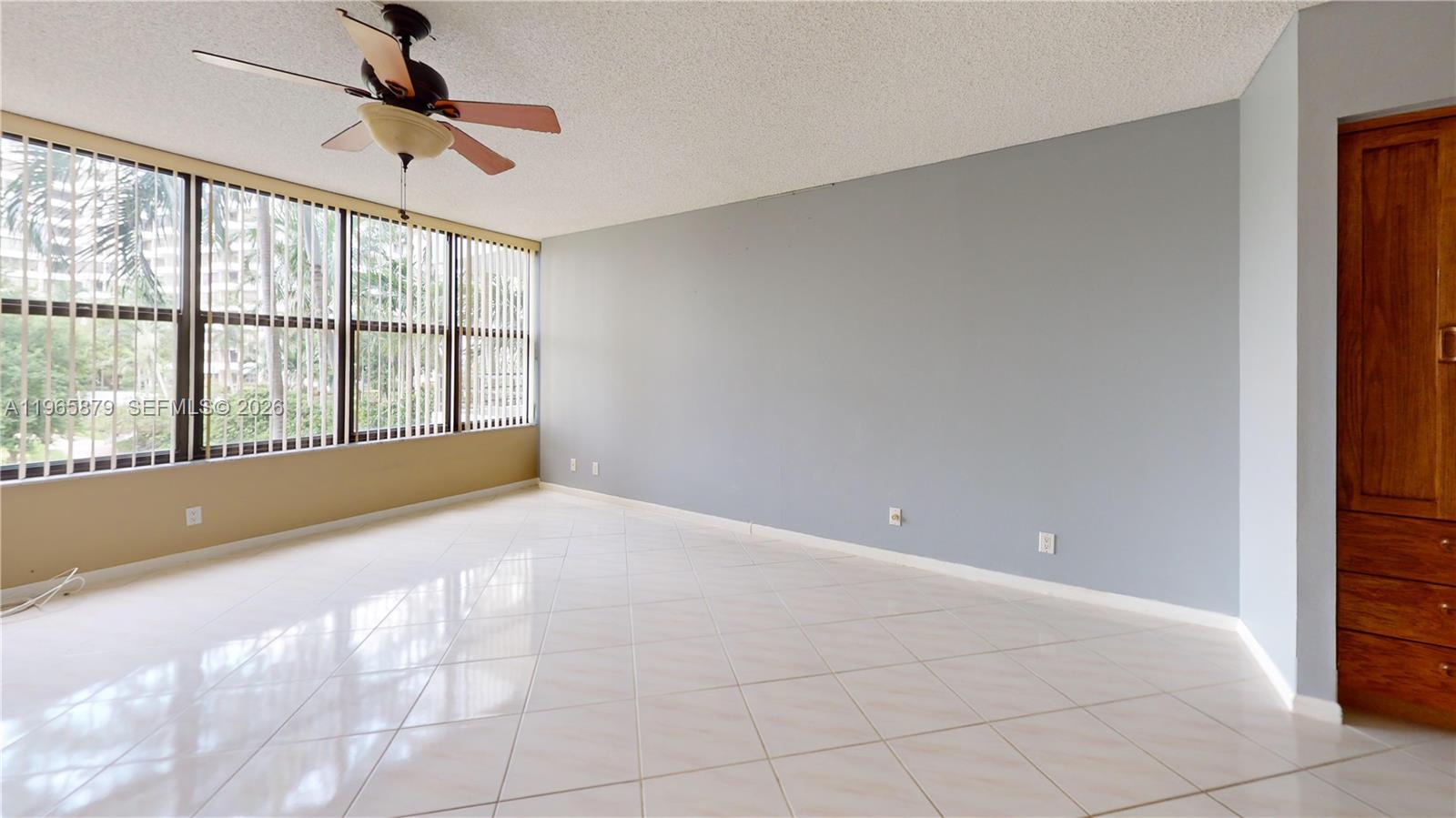 2500 Parkview Dr #417 Hallandale Beach, FL 33009