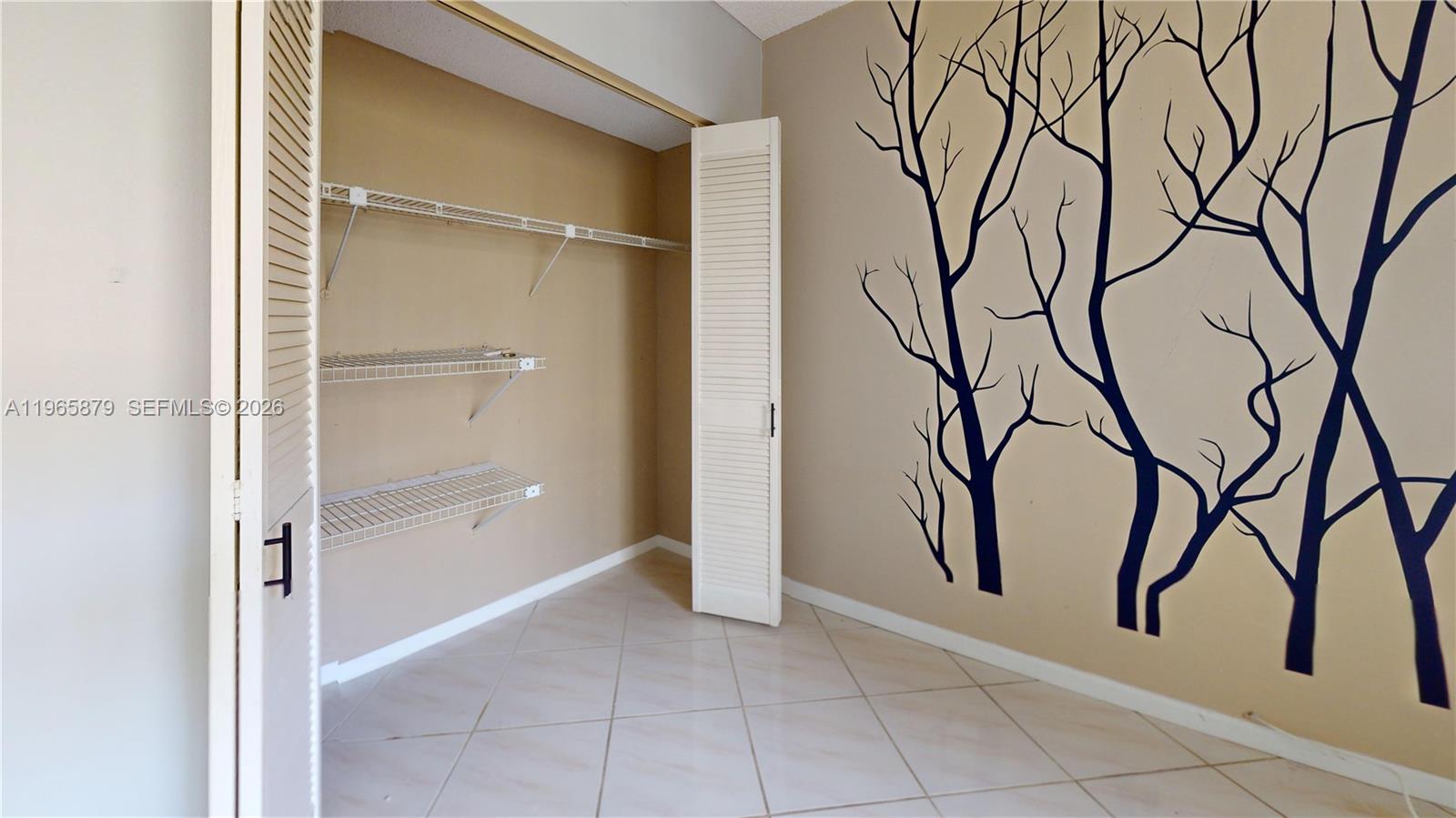 2500 Parkview Dr #417 Hallandale Beach, FL 33009