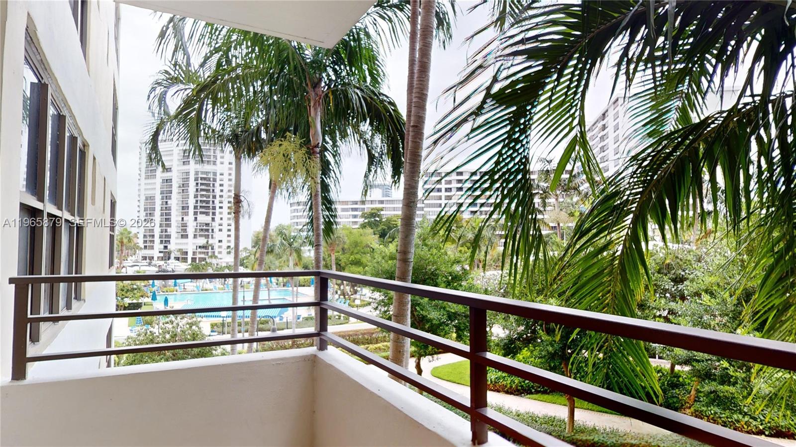 2500 Parkview Dr #417 Hallandale Beach, FL 33009