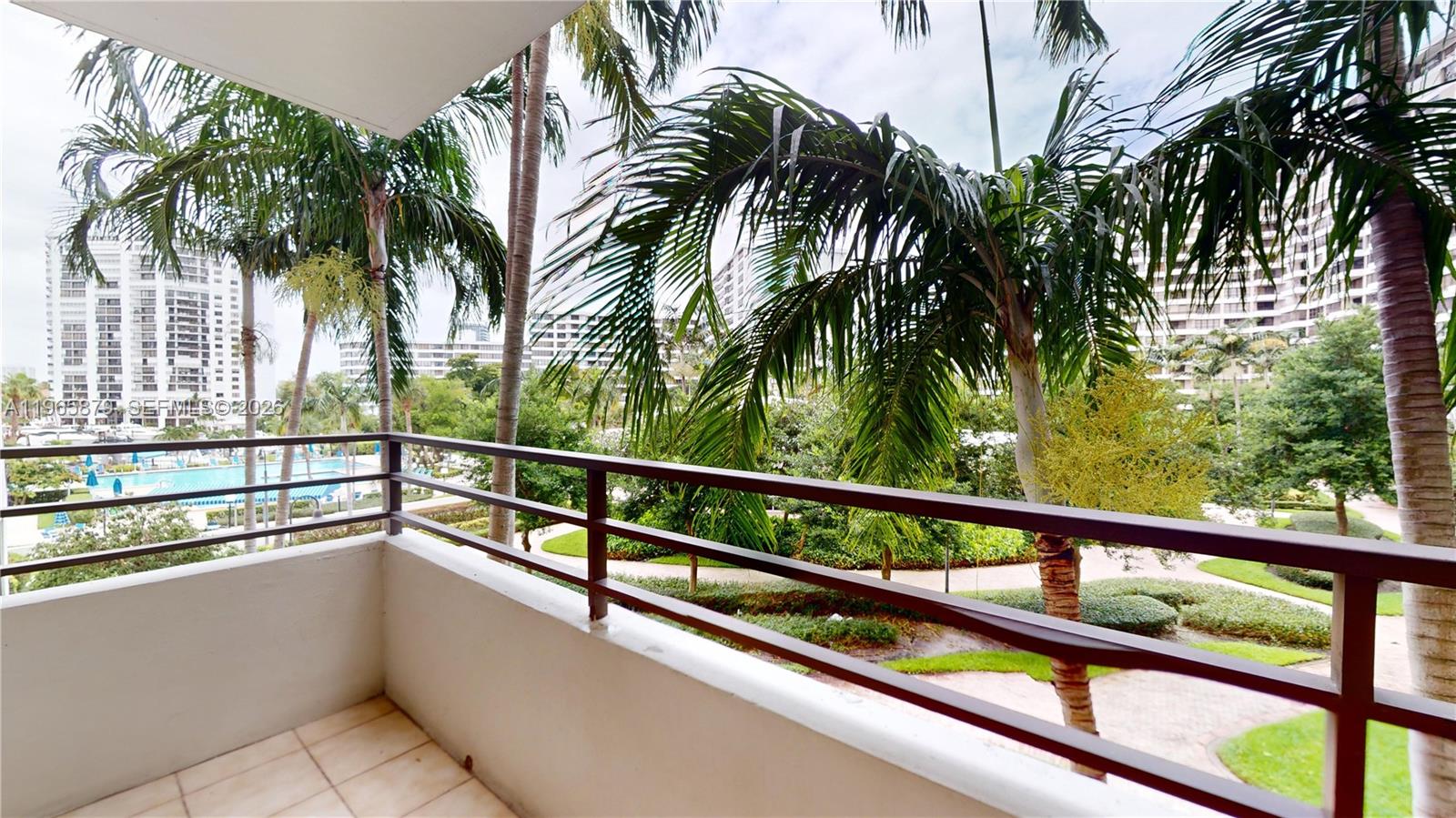 2500 Parkview Dr #417 Hallandale Beach, FL 33009