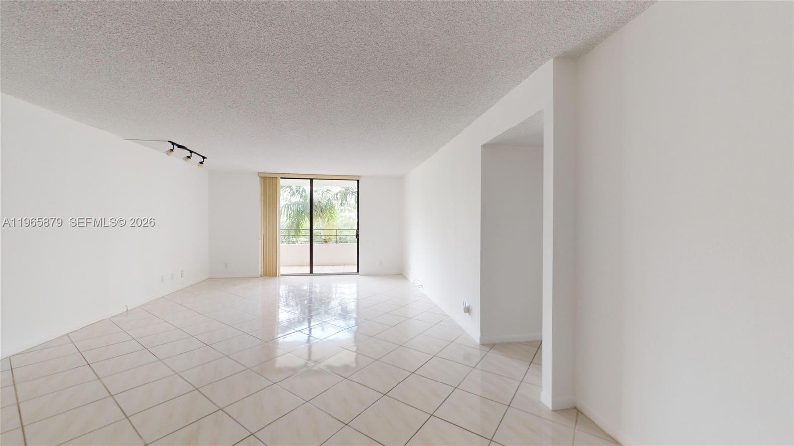 2500 Parkview Dr #417 Hallandale Beach, FL 33009