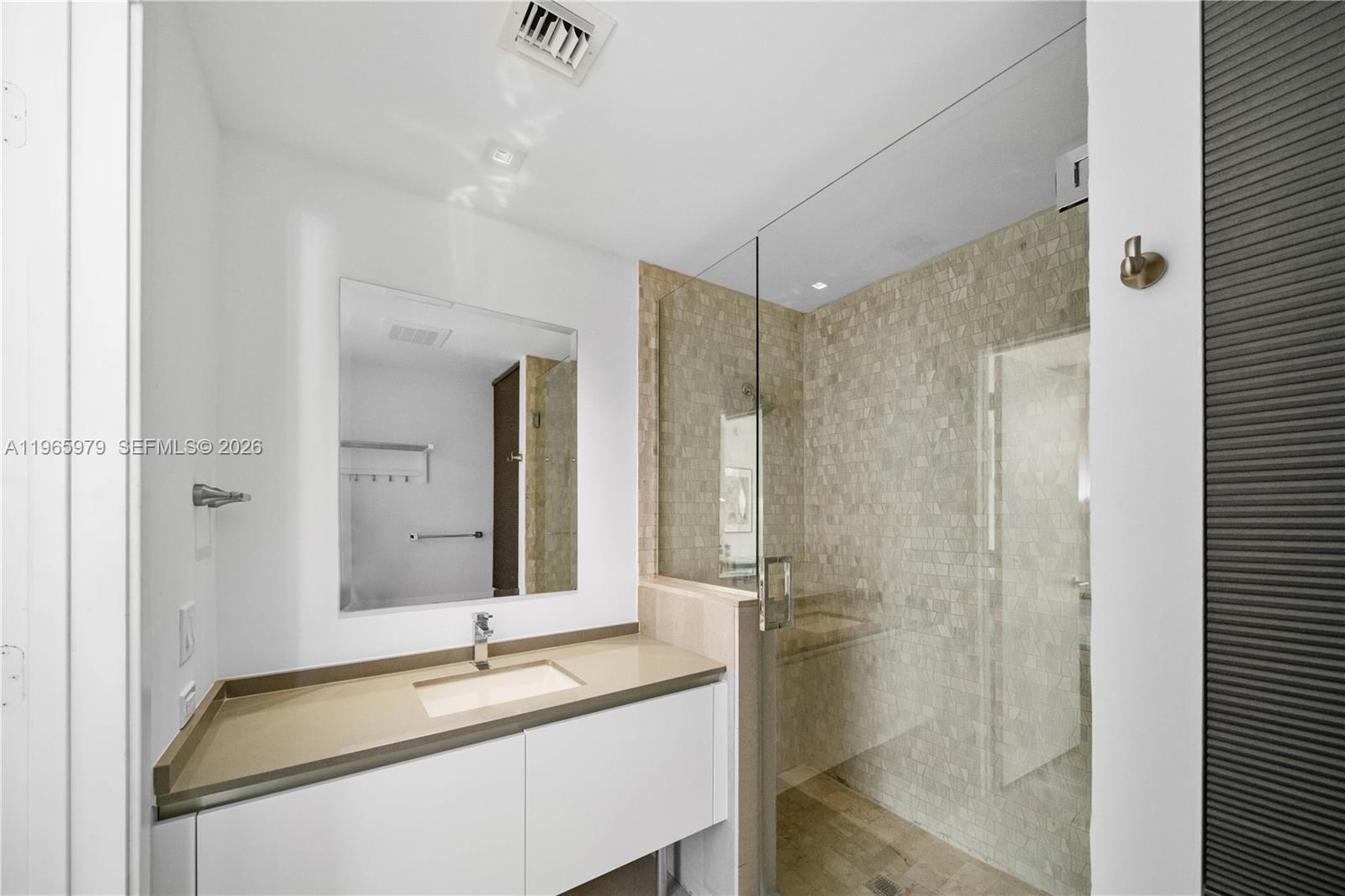 68 SE 6th St #1201 Miami, FL 33131