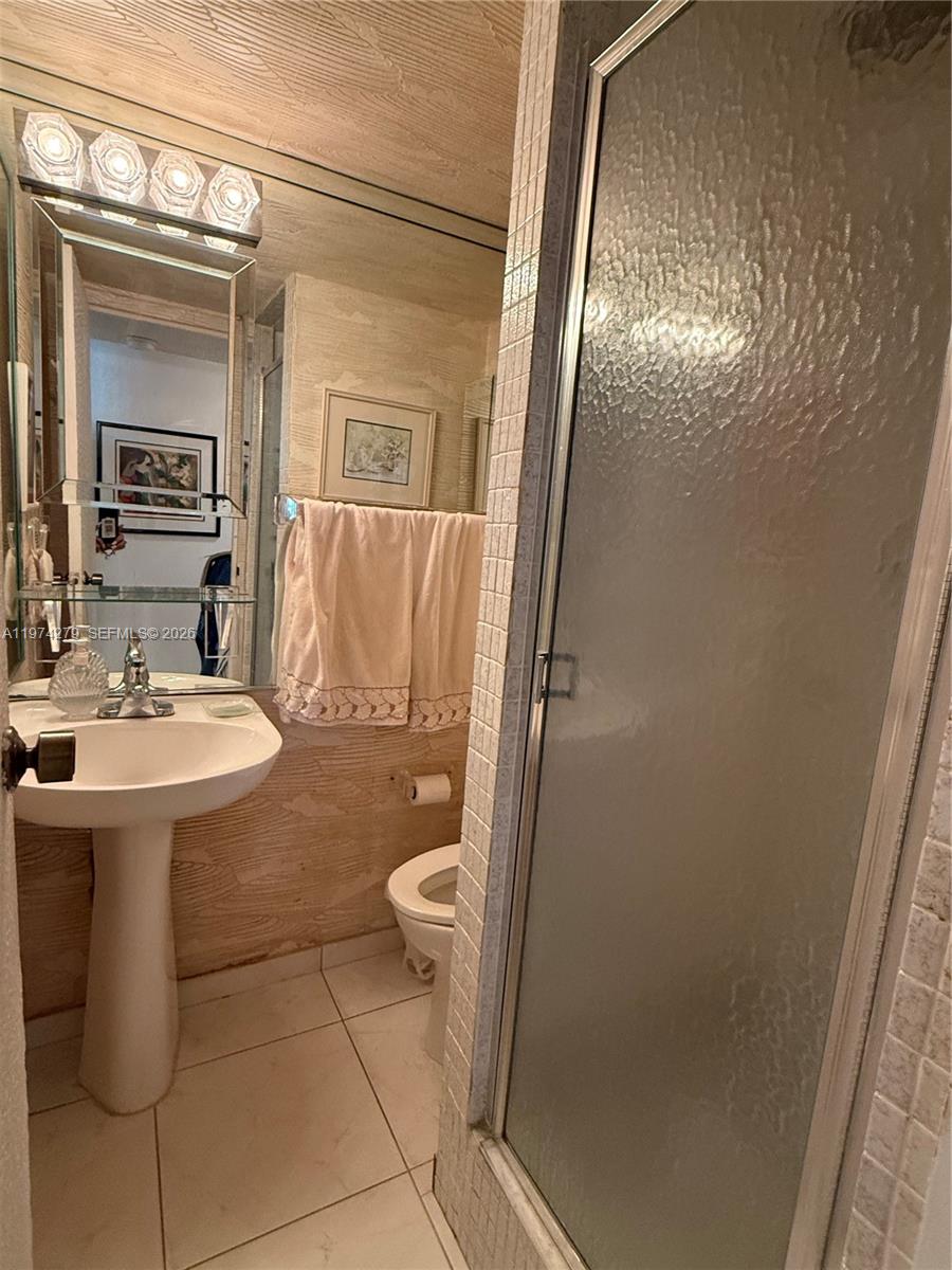 1000 Parkview Dr #1022 Hallandale Beach, FL 33009