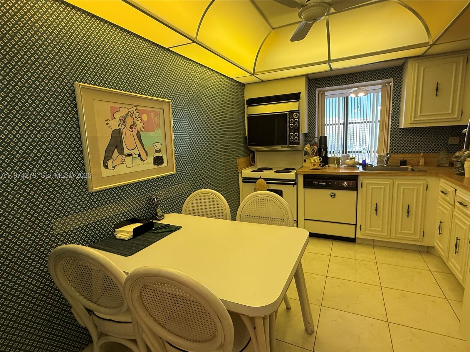 1000 Parkview Dr #1022 Hallandale Beach, FL 33009