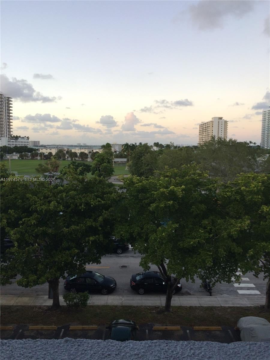 1801 S Treasure Dr #511 North Bay Village, FL 33141