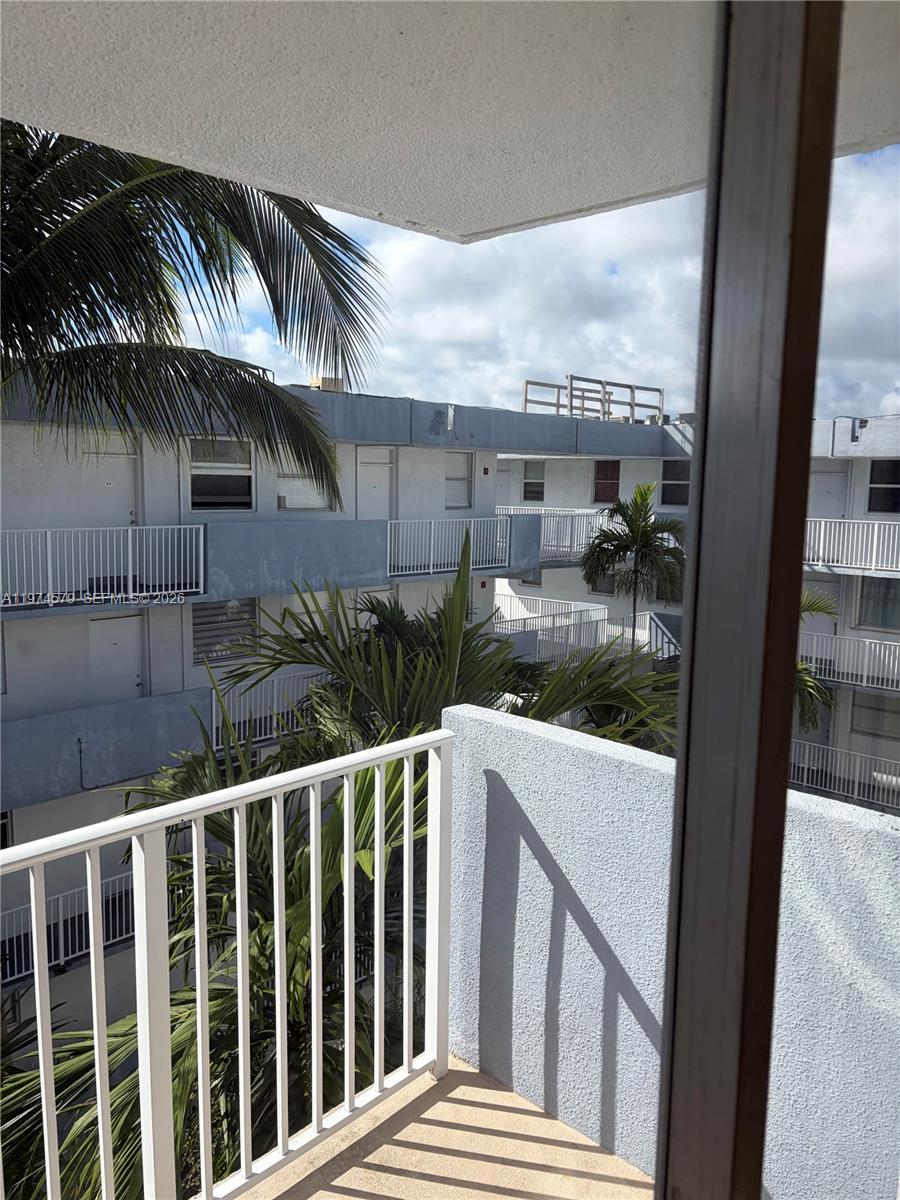 1801 S Treasure Dr #511 North Bay Village, FL 33141