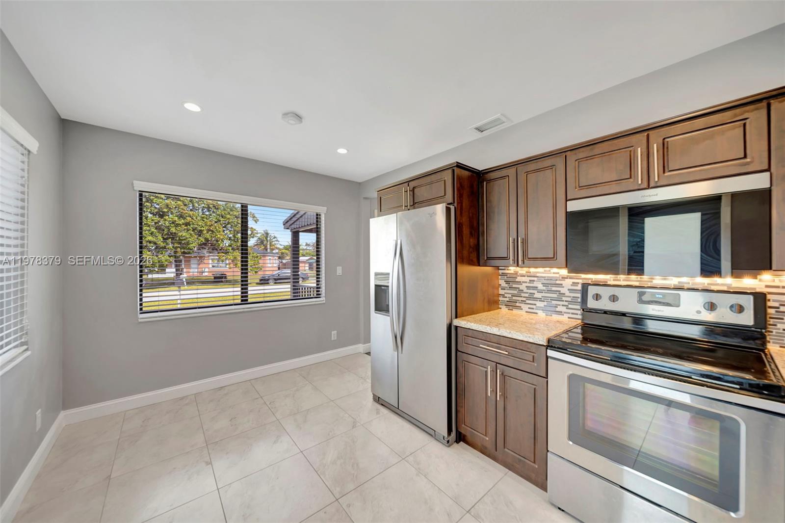 7470 SW 37th St Miami, FL 33155