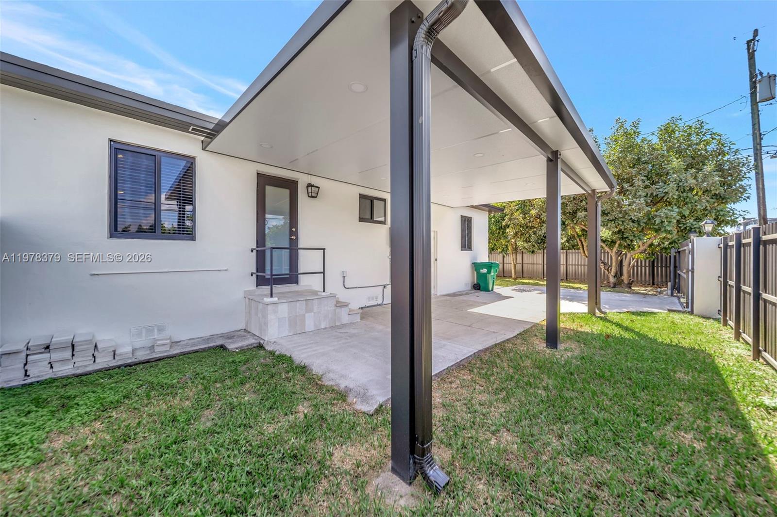 7470 SW 37th St Miami, FL 33155