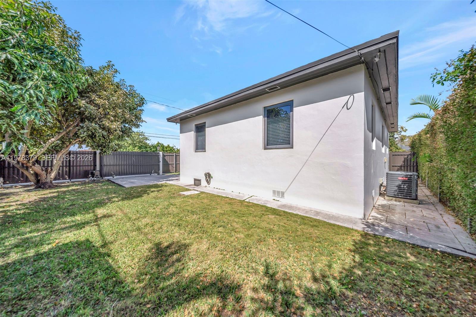 7470 SW 37th St Miami, FL 33155