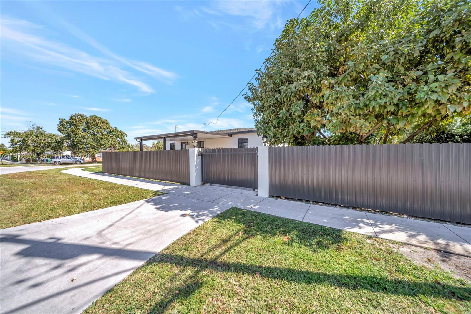 7470 SW 37th St Miami, FL 33155