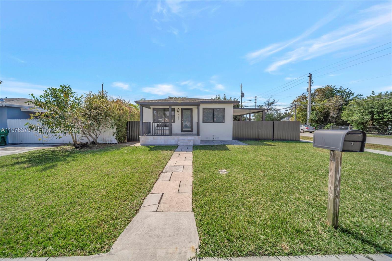 7470 SW 37th St Miami, FL 33155