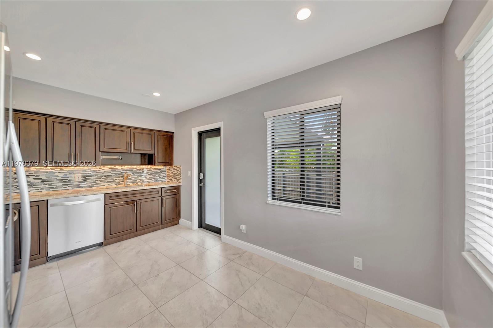 7470 SW 37th St Miami, FL 33155