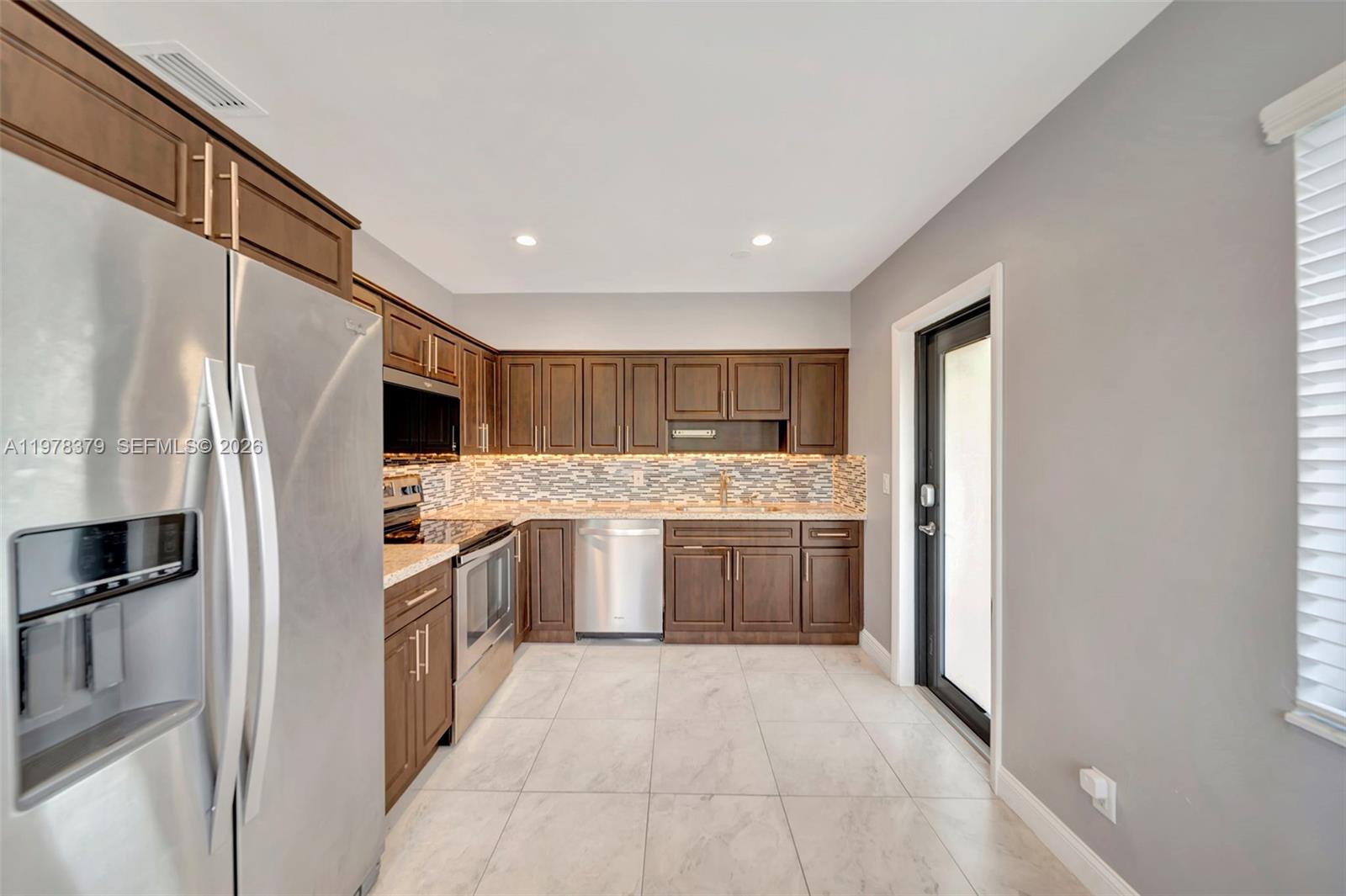 7470 SW 37th St Miami, FL 33155