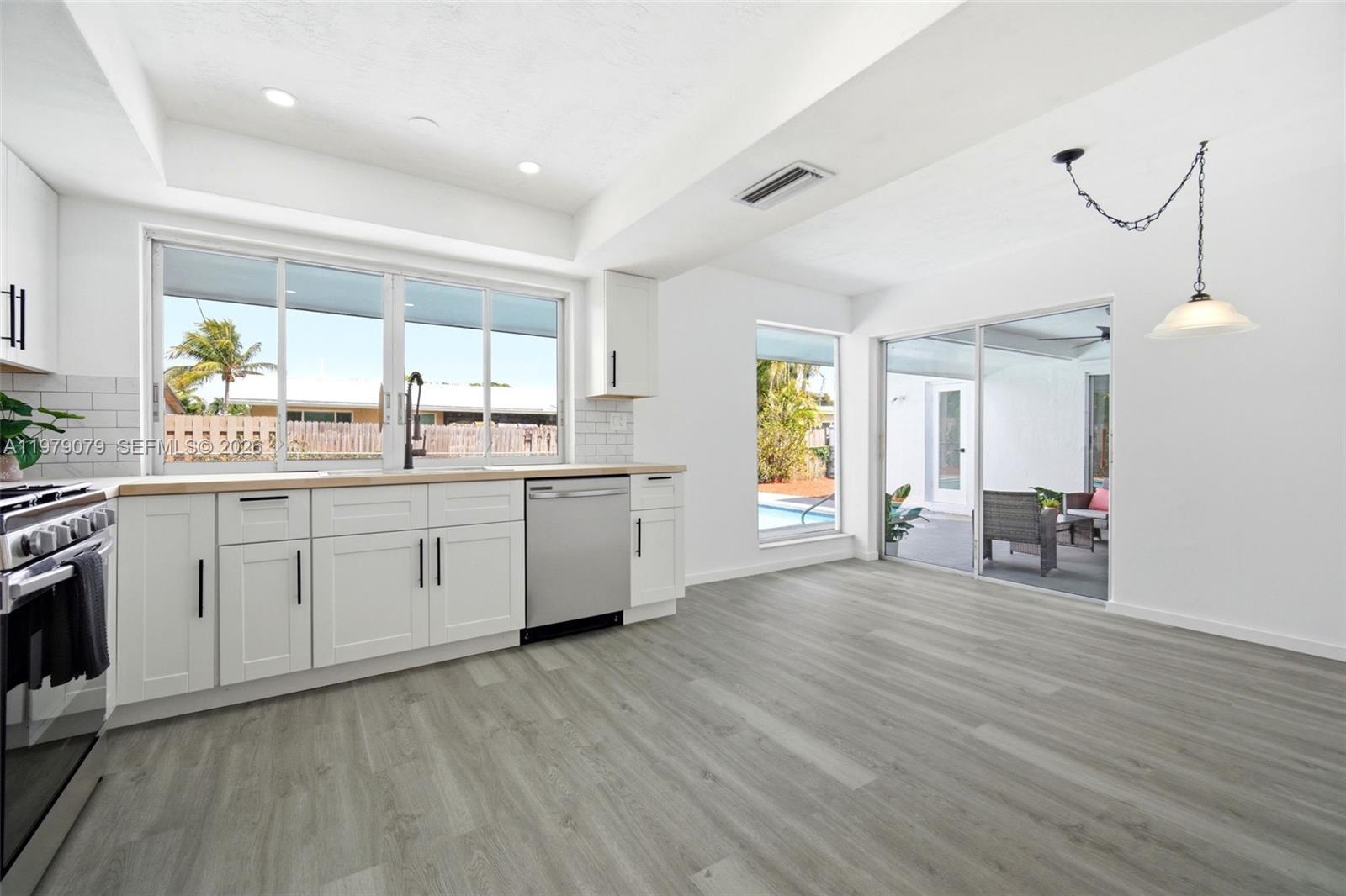 9241 Sunset Strip Sunrise, FL 33322