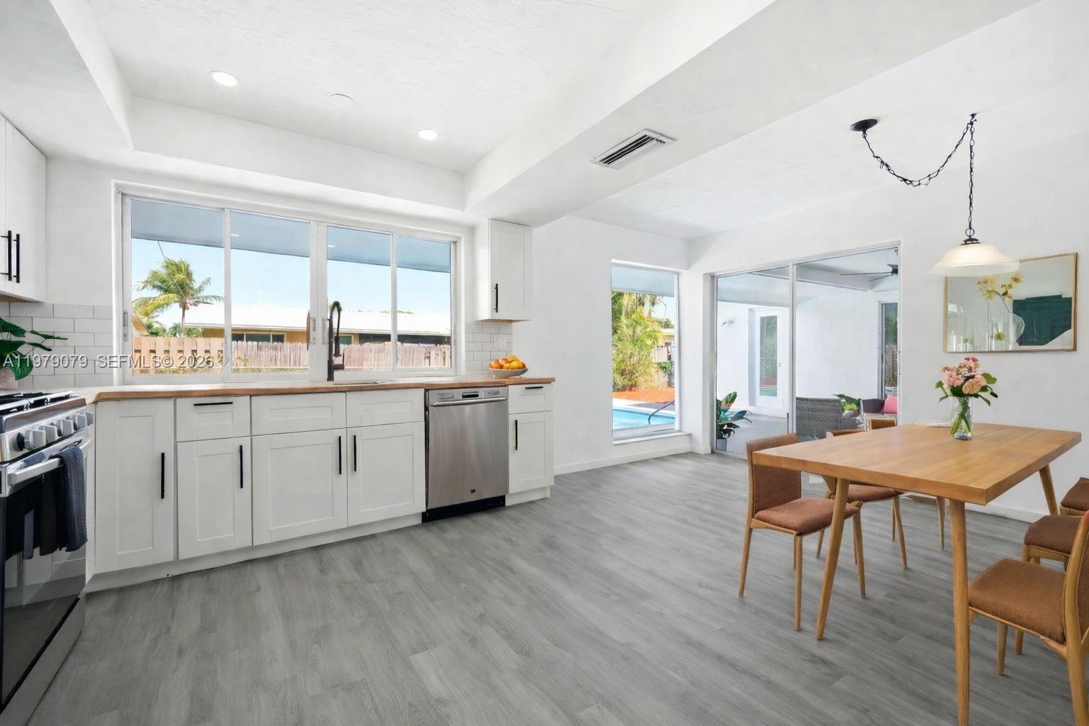 9241 Sunset Strip Sunrise, FL 33322