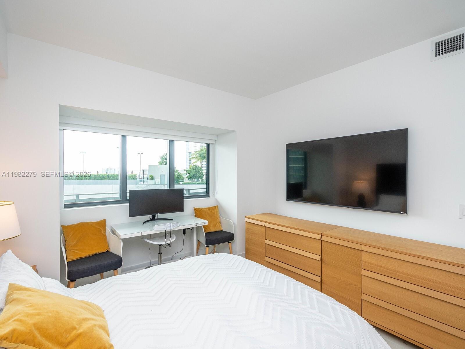 650 NE 32nd St #904 Miami, FL 33137