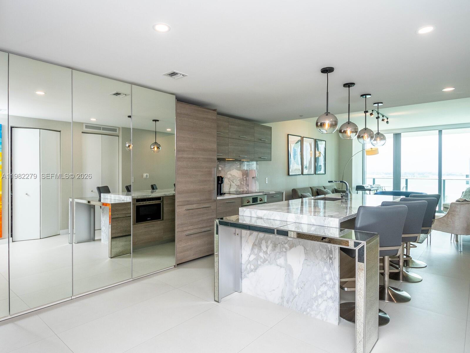 650 NE 32nd St #904 Miami, FL 33137