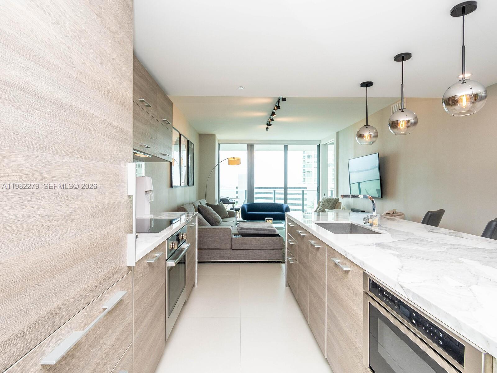 650 NE 32nd St #904 Miami, FL 33137