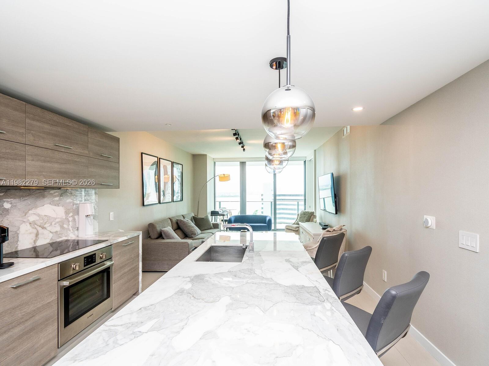 650 NE 32nd St #904 Miami, FL 33137