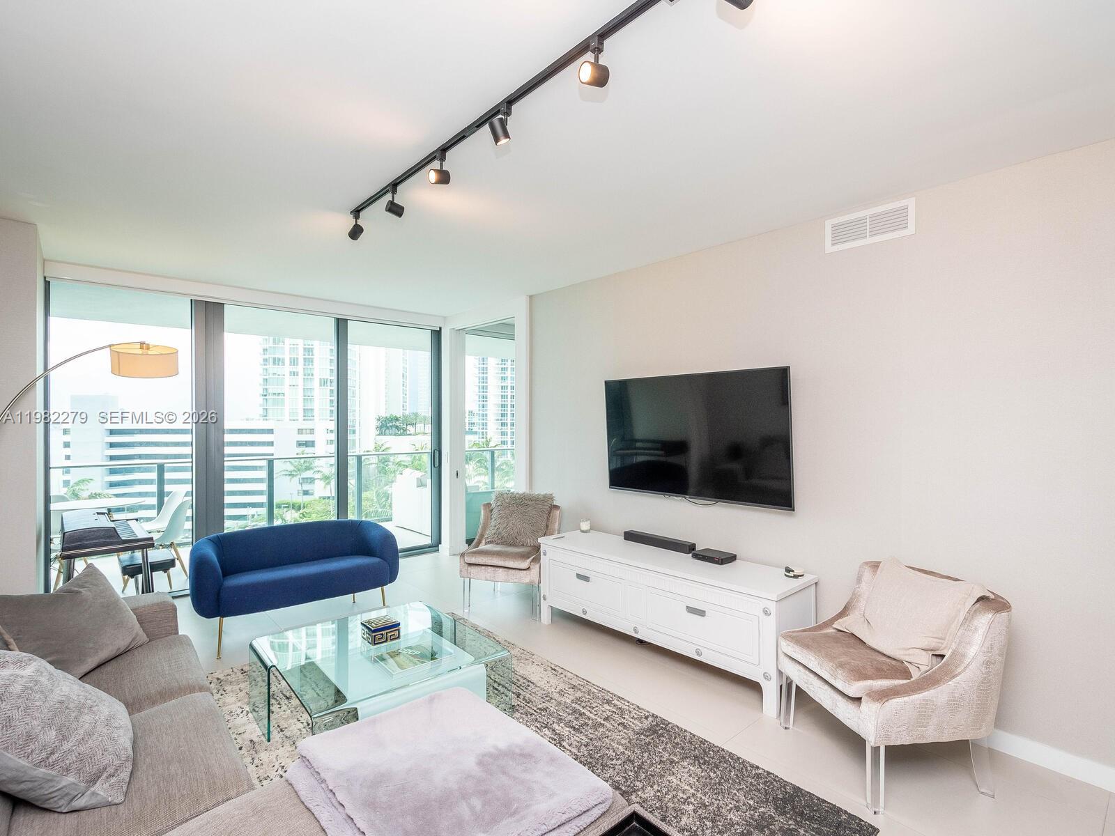 650 NE 32nd St #904 Miami, FL 33137